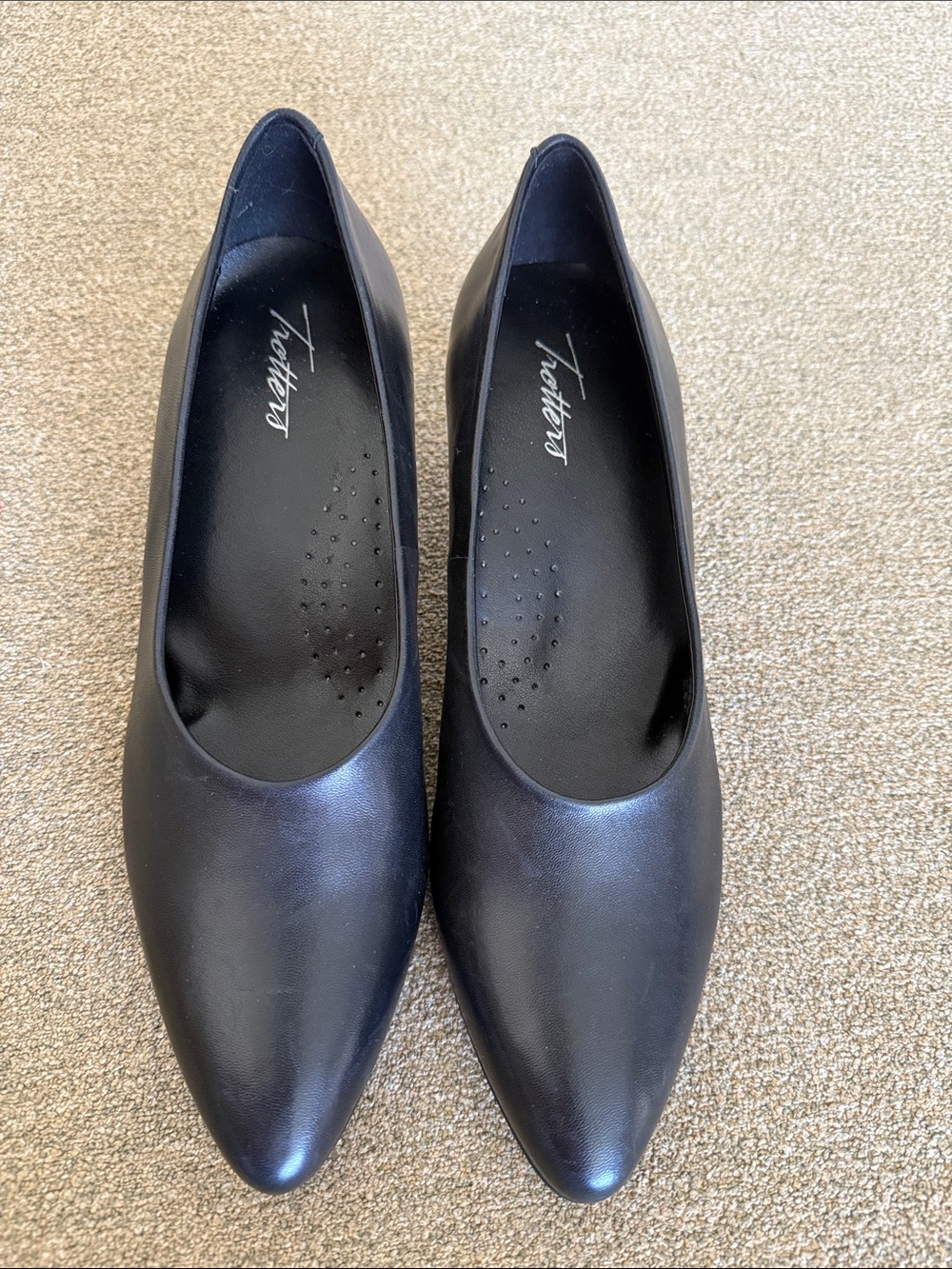 Trotters Kiera Black Leather Pointed-Toe Slip-On Pumps Sz 9